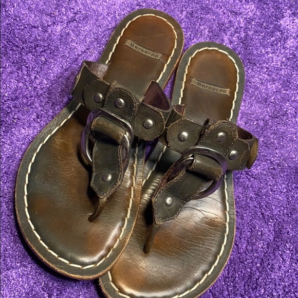 Bernardo Leather Sandals - Picture 1 of 8